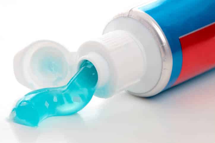 vypršená zubní pasta